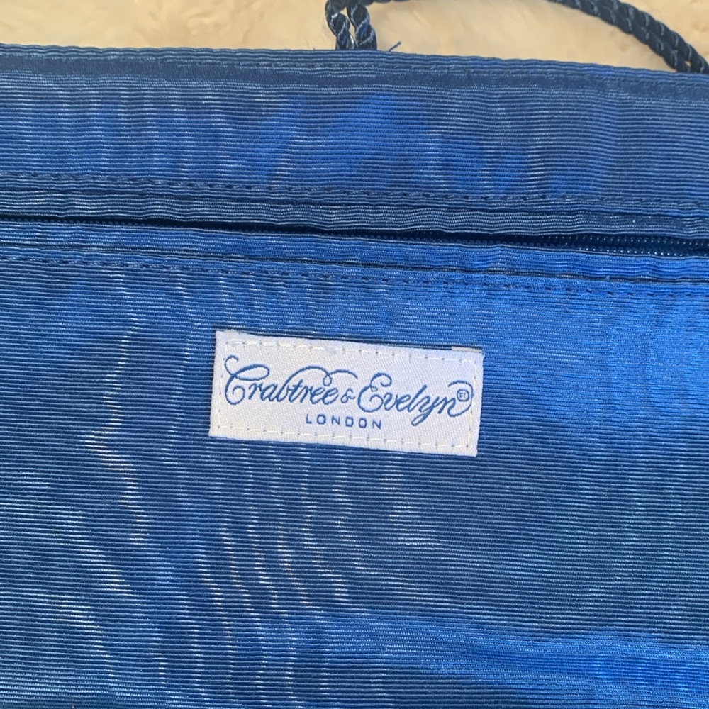 Crabtree & Evelyn jewelry/makeup roll - Picture 5 of 7